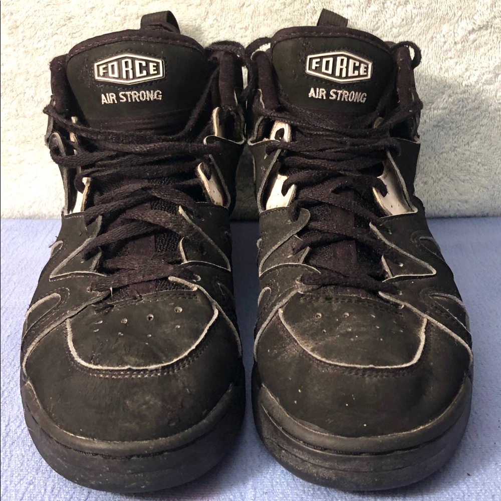 Men’s Nike Air Strong Basketball Shoes, Size 13